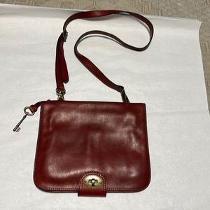 RARE VINTAGE FOSSIL KEYHOLE CROSSBODY AND SHOULDER ADJUSTABLE STRAP BEAU…